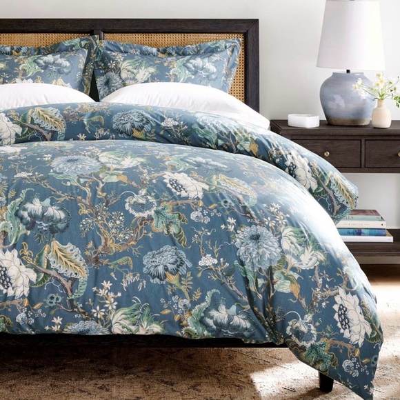 KING/CAL KING Pottery Barn Dahlia Duvet Cover – Timeless Elegance in Serene Blue - Picture 1 of 6